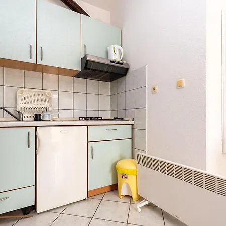 Gardelin In Apartment