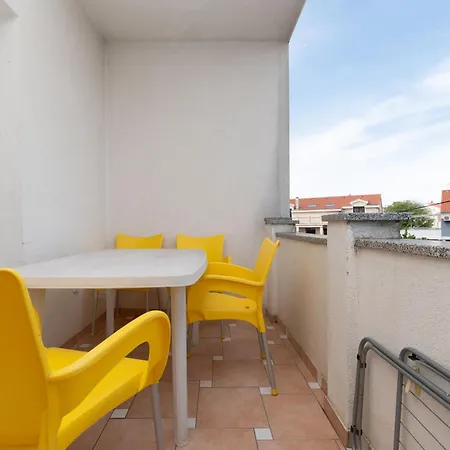 Gardelin In Apartment