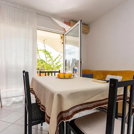 Gardelin In Apartment Zadar